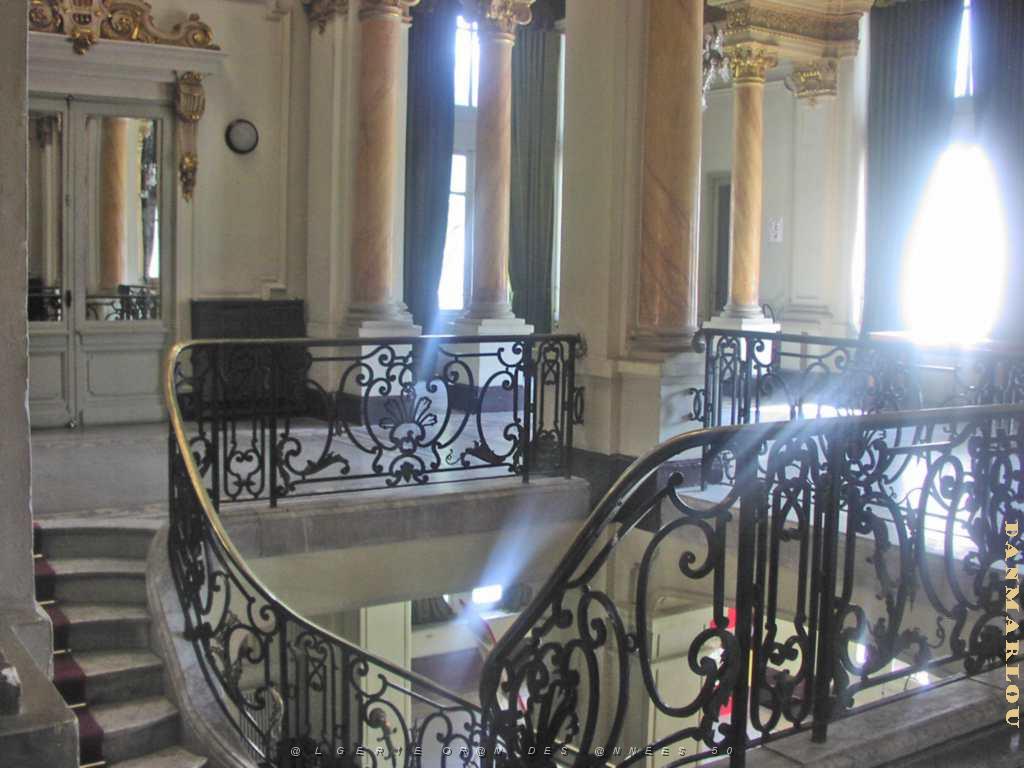 ORAN LE THEATRE ET SA SUPERBE RAMPE.JPG